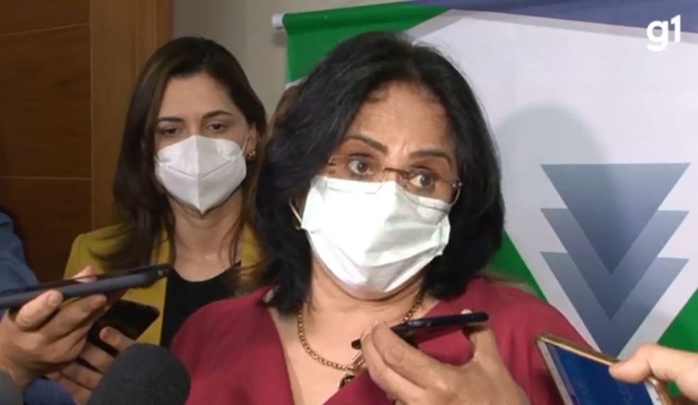 Damares defende veto de Bolsonaro: 'A prioridade é a vacina ou é o absorvente?'