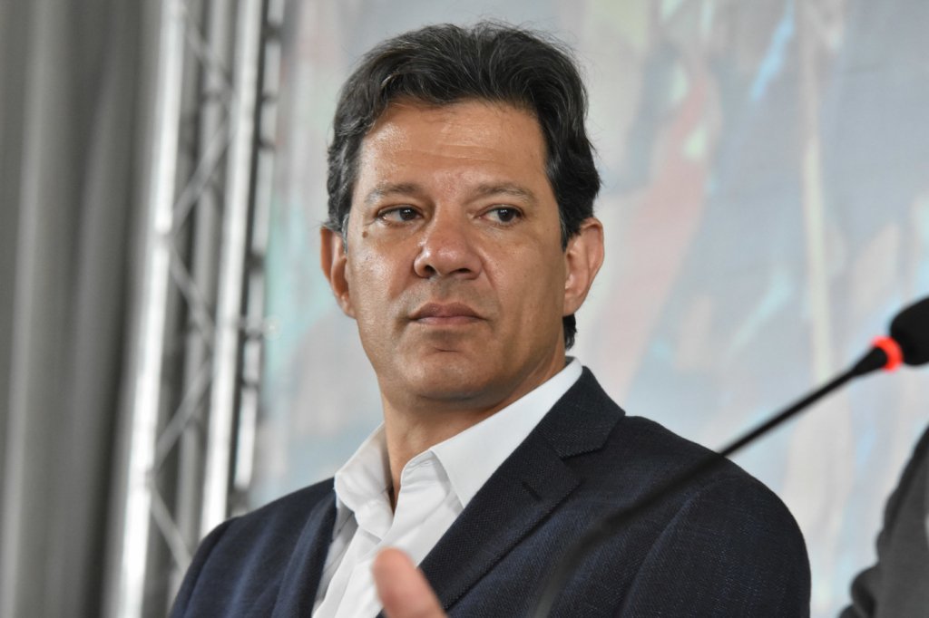 Haddad já vetou distribuição gratuita de absorventes quando foi prefeito de São Paulo