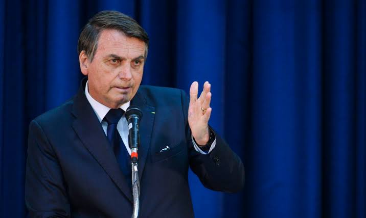 'Se Congresso derrubar veto, vou tirar dinheiro da Educação e da Saúde', diz Bolsonaro sobre distribuição de absorventes