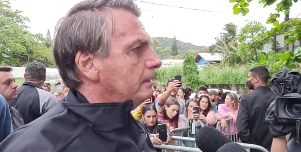 Bolsonaro diz não ter visto jogo do Santos por falta de passaporte da vacina