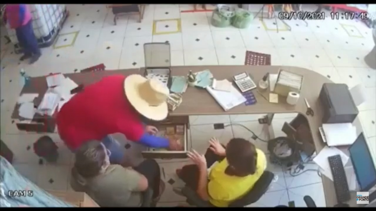 VÍDEO: Bandidos roubam R$ 5 mil de loja de ração no RN; veja a ação criminosa