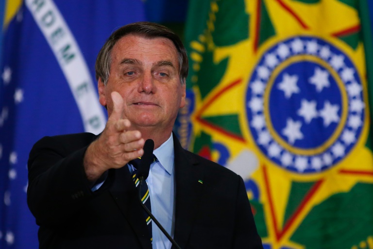 Bolsonaro: "Não me chamem de negacionista porque só em dezembro foi um 'checão' de R$ 20 bilhões pra vacinas"