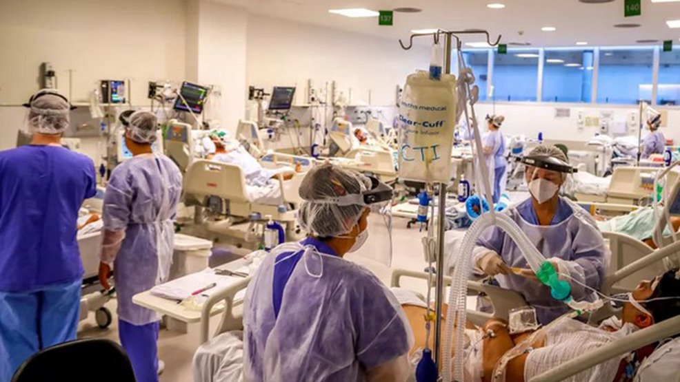 Nove em cada dez internados com Covid não foram vacinados, diz estudo