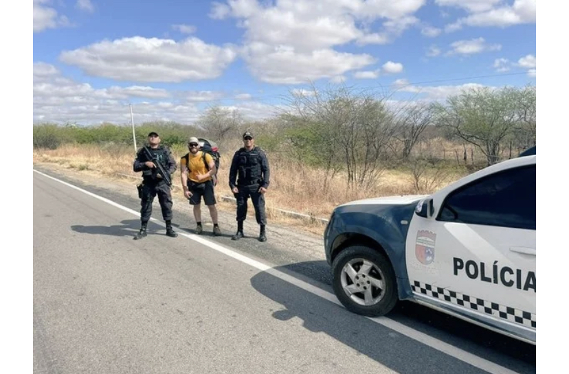 Suíço cai durante voo de parapente no RN e é resgatado por policiais militares na caatinga
