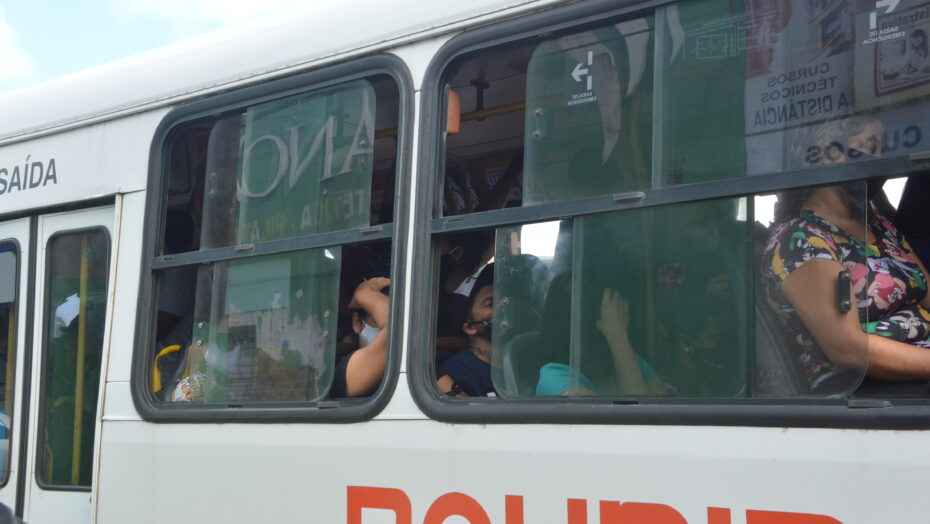 Bandidos armados fazem arrastão em ônibus de Natal; motorista já foi assaltado 12 vezes