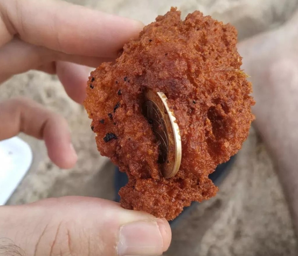 FOTO: Família tem 'surpresa' ao pedir bolinho de acarajé