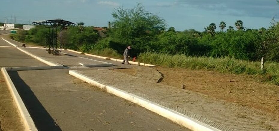 Oito ciclistas são atropelados por motociclista que invadiu contramão no RN