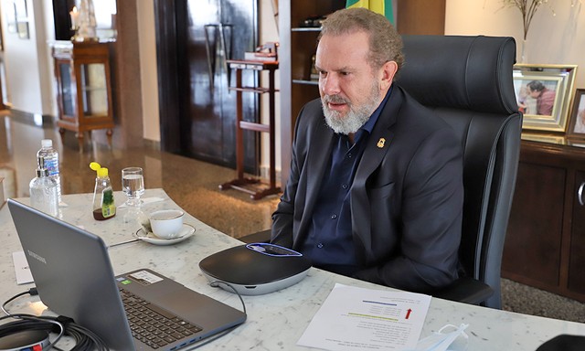 STJ determina afastamento do governador do Tocantins por 6 meses