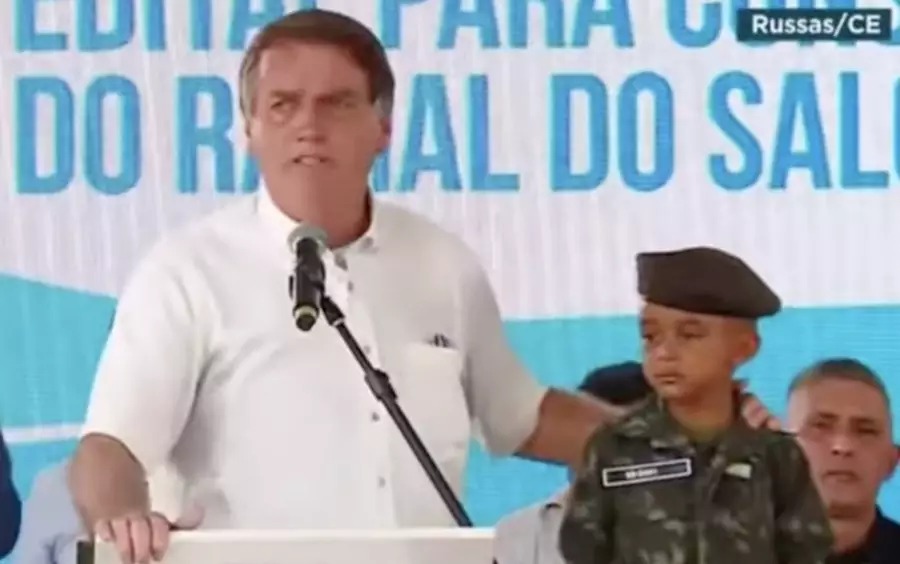 VÍDEO: ‘A voz do povo é a voz de Deus’, diz Bolsonaro ao ouvir multidão gritar ‘Renan vagabundo’