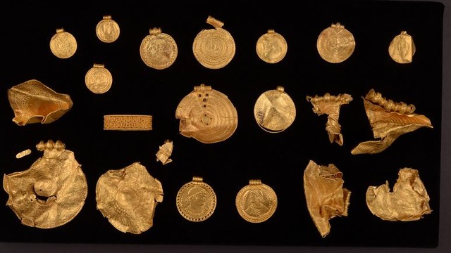 Arqueólogo amador encontra tesouro pré-viking com quase 1kg de ouro