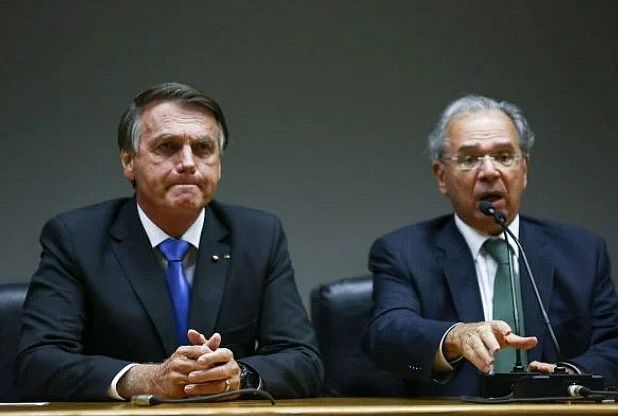'Não faremos aventura na economia', diz Bolsonaro ao lado de Guedes