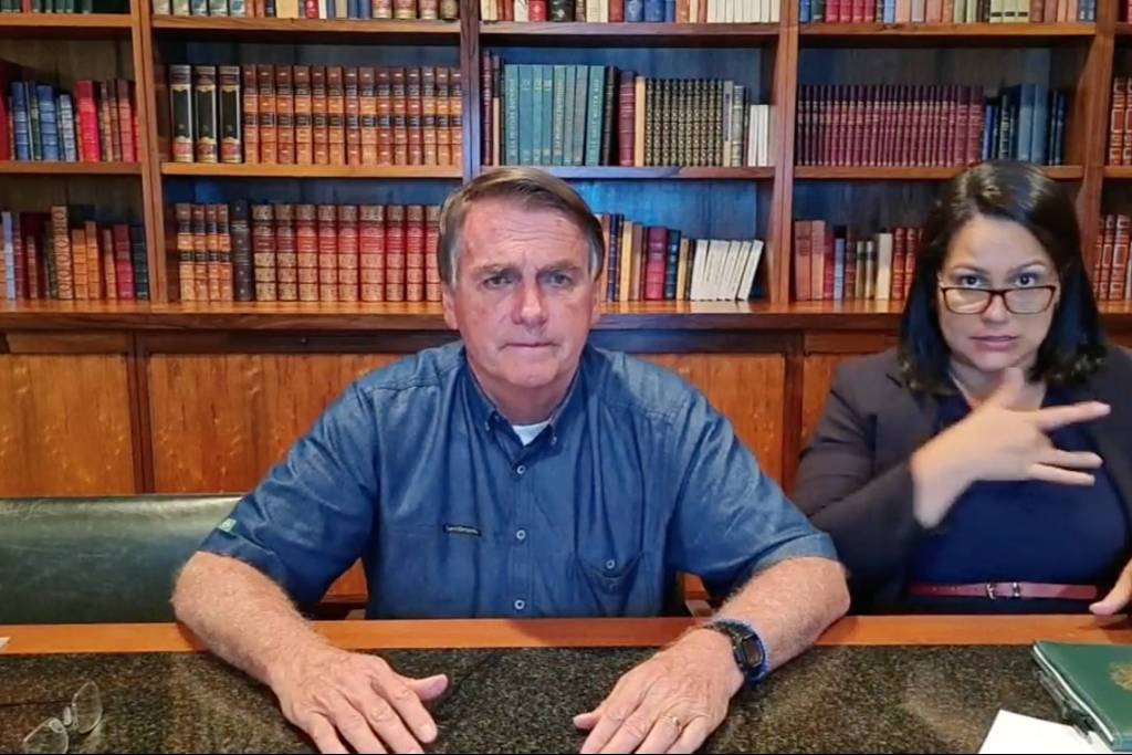 Facebook e Instagram derrubam live em que Bolsonaro associou Aids a vacina da Covid