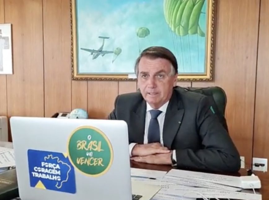 Bolsonaro responsabiliza revista por relação entre vacina contra covid e aids