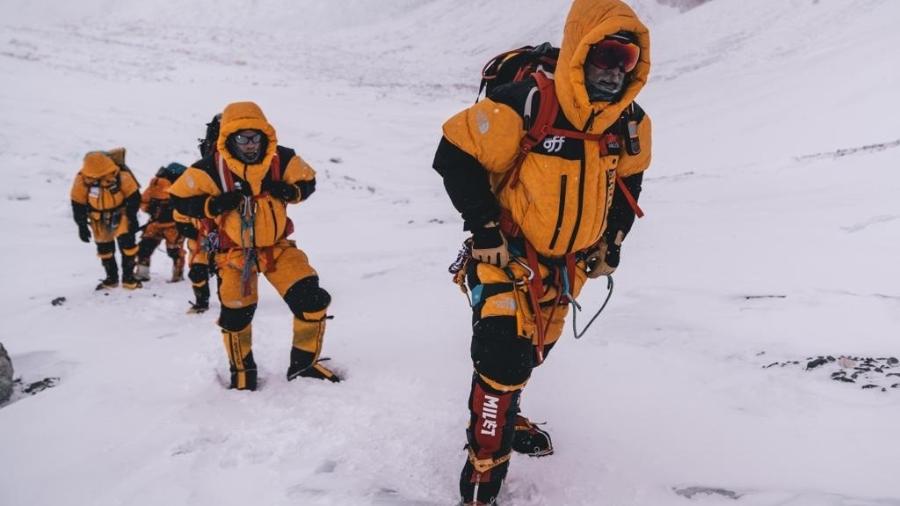 Alpinista perdido ignora ligação de resgate por ser de número desconhecido