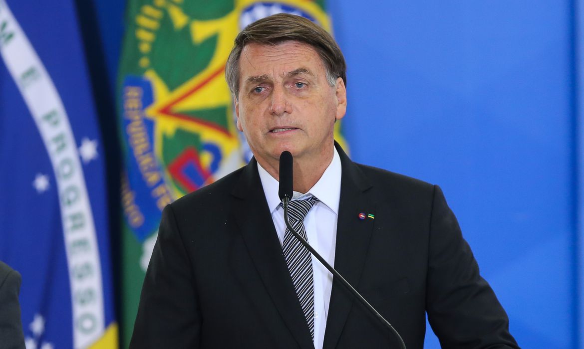 Bolsonaro diz que está mais próximo de se filiar ao PP ou PL