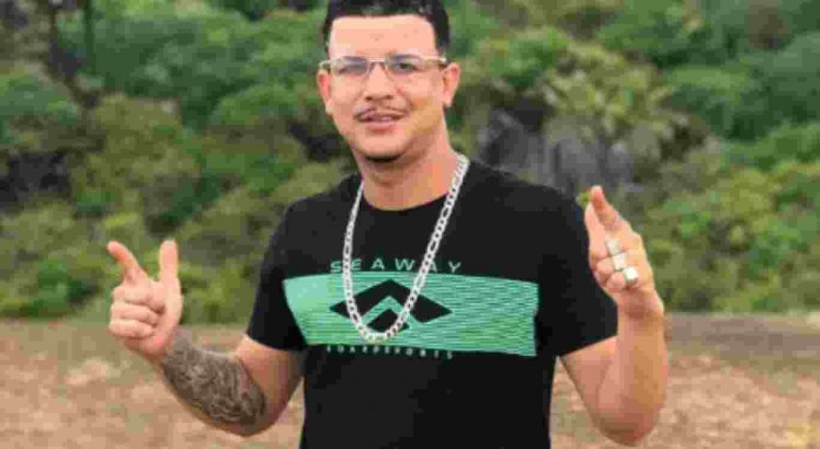 Cantor de brega-funk é assassinado e tem caixão desenterrado e incendiado