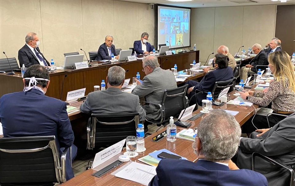 Presidente da FIERN participa de reunião da CNI, em Brasília, com a reforma tributária em pauta