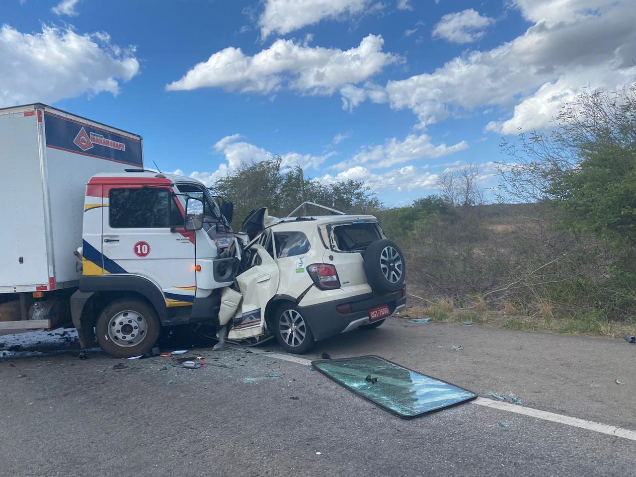 FOTOS: Carro e caminhão batem de frente em estrada no RN; uma pessoa morreu e outra ficou ferida