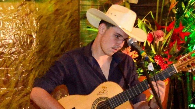 Cantor sertanejo morre aos 19 anos com tumor cerebral