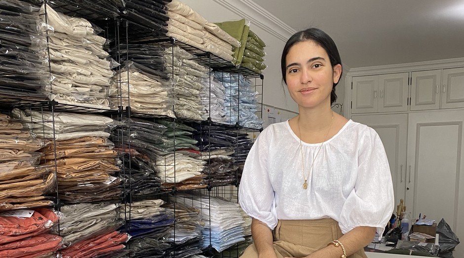 Empreendedora fatura R$ 800 mil com e-commerce de roupas minimalistas