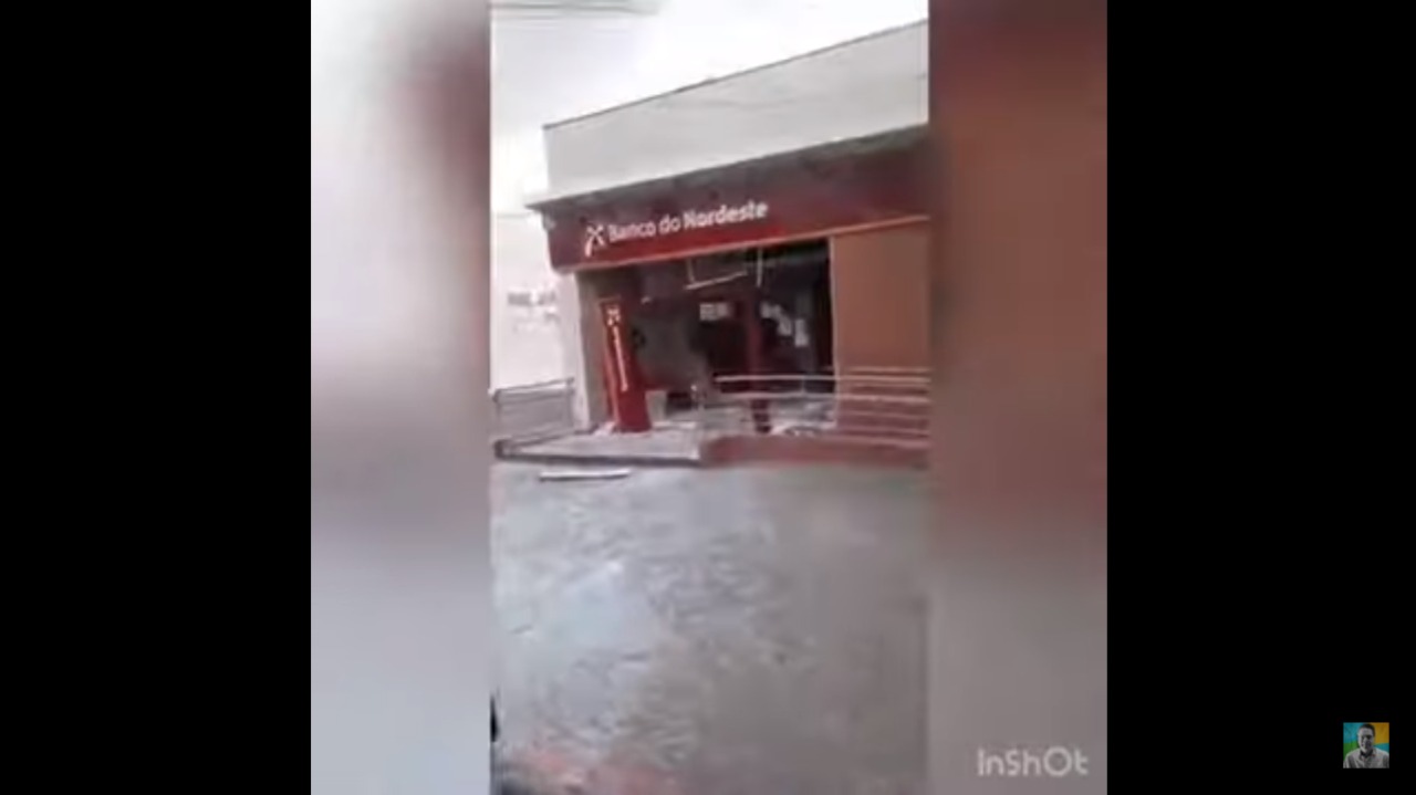 [VÍDEO] Bandidos explodem agência bancária em São Gonçalo do Amarante