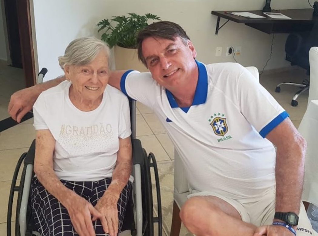 Em vídeo, Bolsonaro chora ao ouvir música italiana que mãe cantava