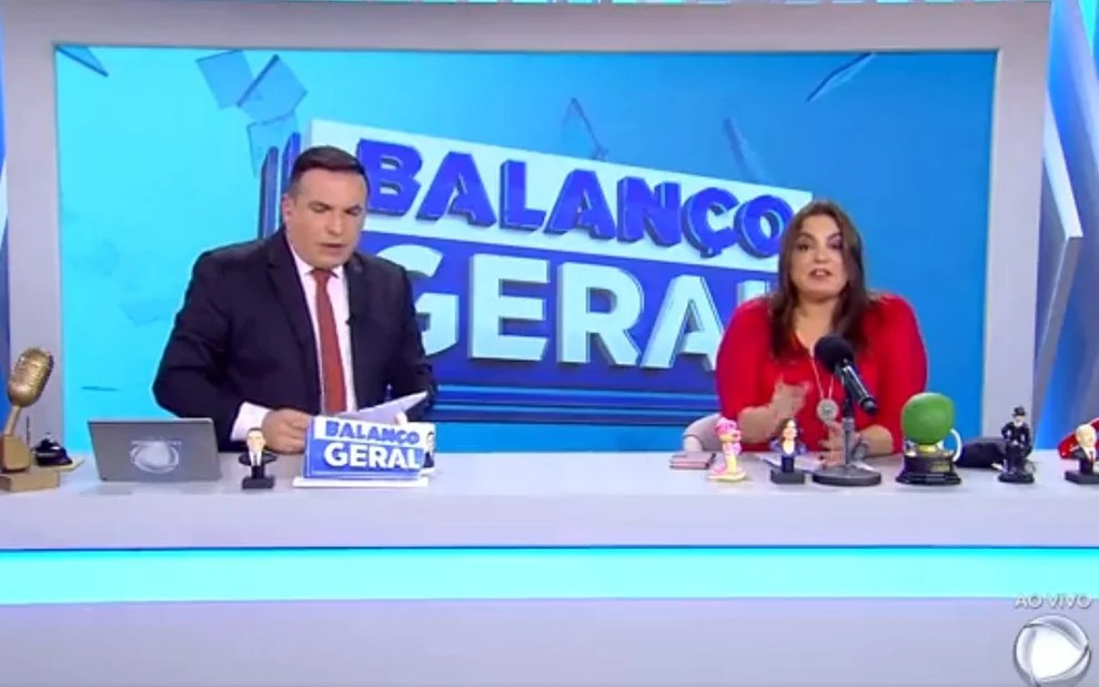 VÍDEO: Apresentadora tem mal-estar ao vivo e é afastada às pressas do Balanço Geral