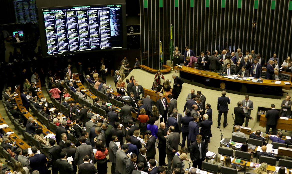 Walter Alves, Rafael Motta e Natália Bonavides votam contra PEC dos Precatórios que viabiliza Auxílio Brasil
