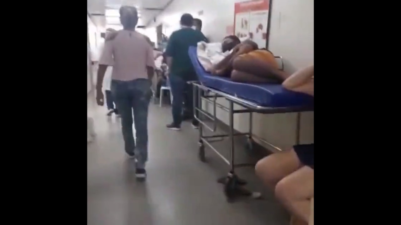 Vídeo mostra corredores do Walfredo Gurgel lotados de pacientes; assista