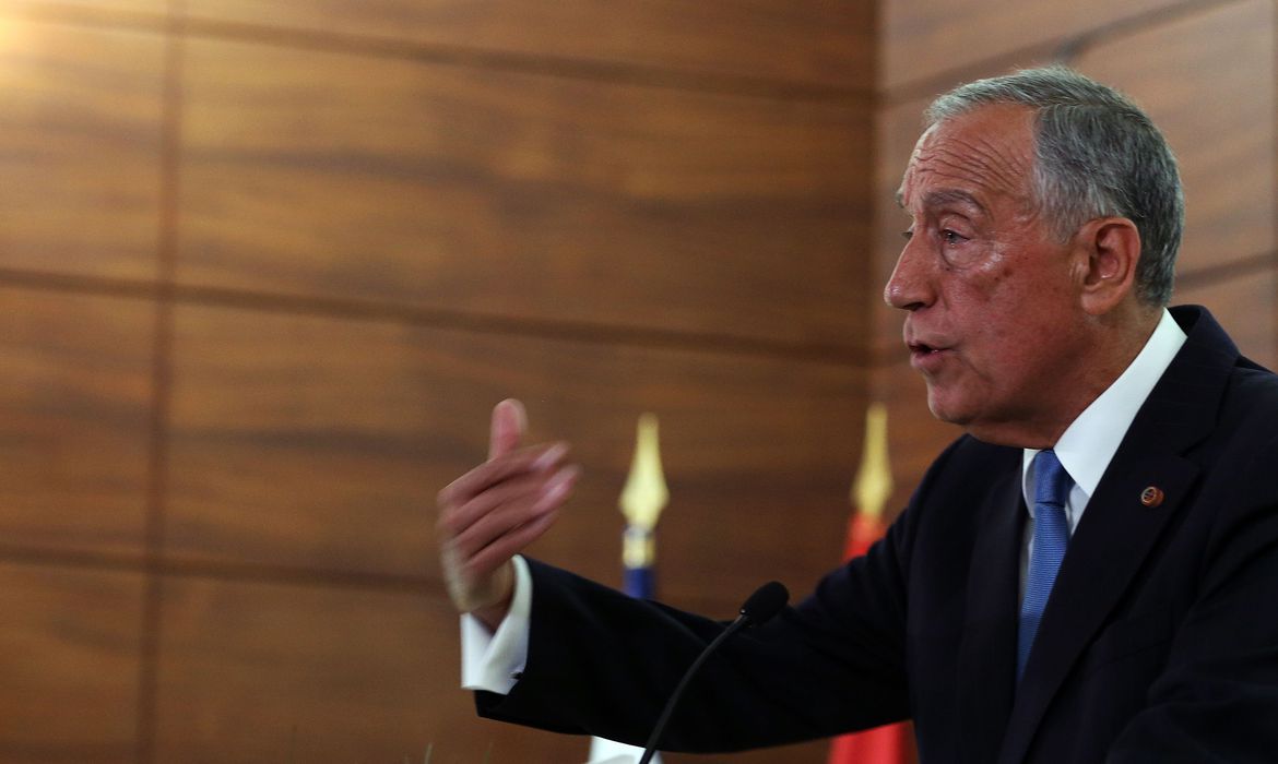Presidente de Portugal dissolve Parlamento e antecipa eleições