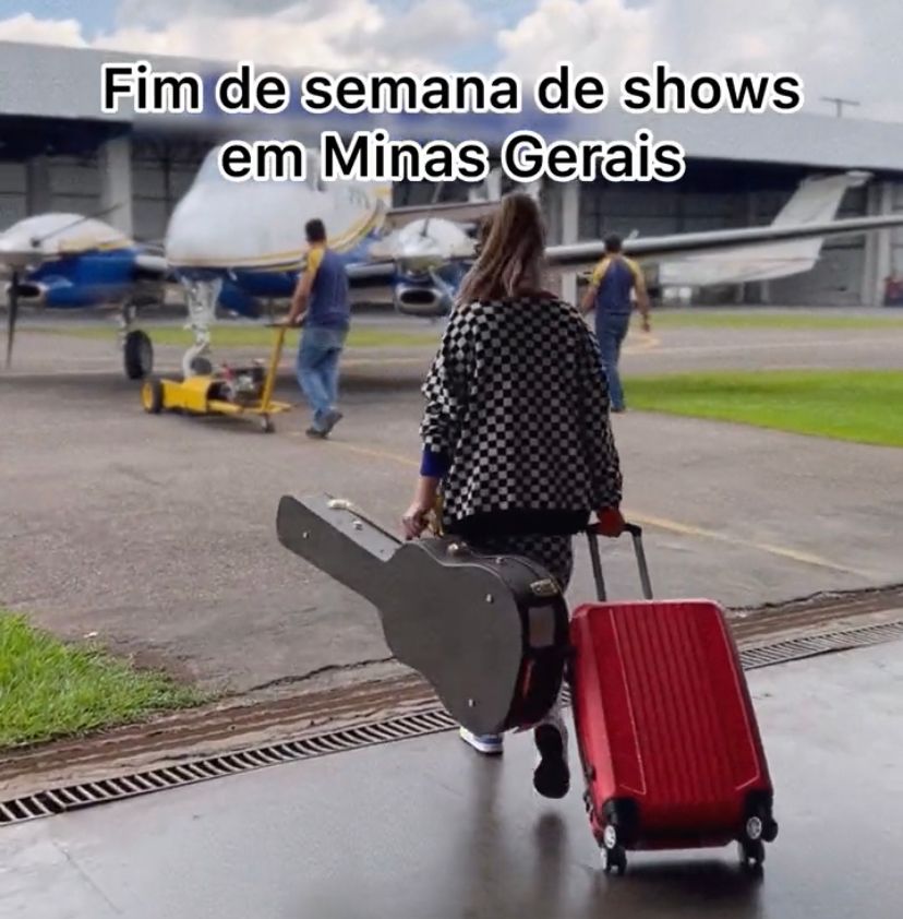 VÍDEO: Marília Mendonça faz post entrando em avião antes de acidente; assista