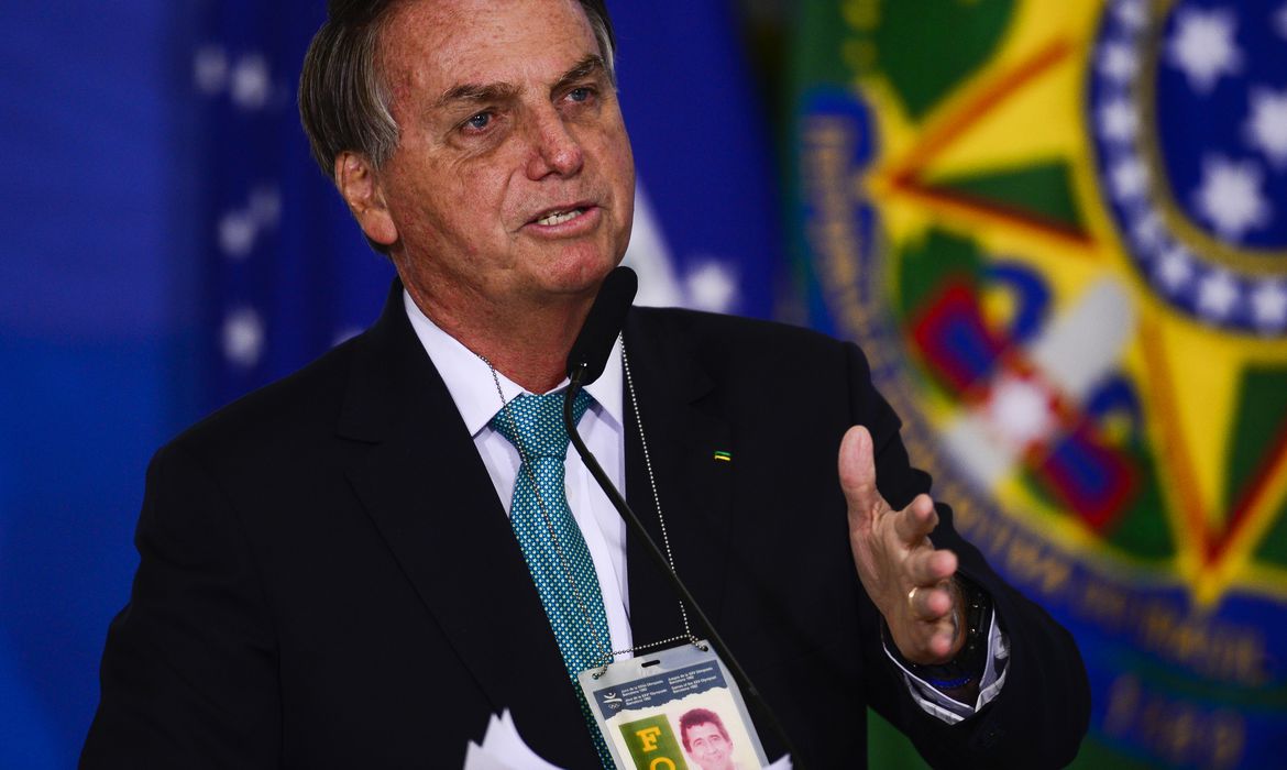 “Foi um estupro. Um ataque à democracia”, diz Bolsonaro sobre TSE cassar deputado