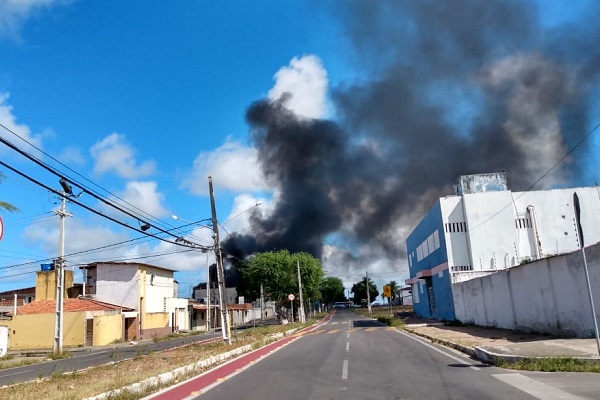 VÍDEO: Pátio de delegacia na Zona Norte de Natal tem terceiro incêndio em um mês