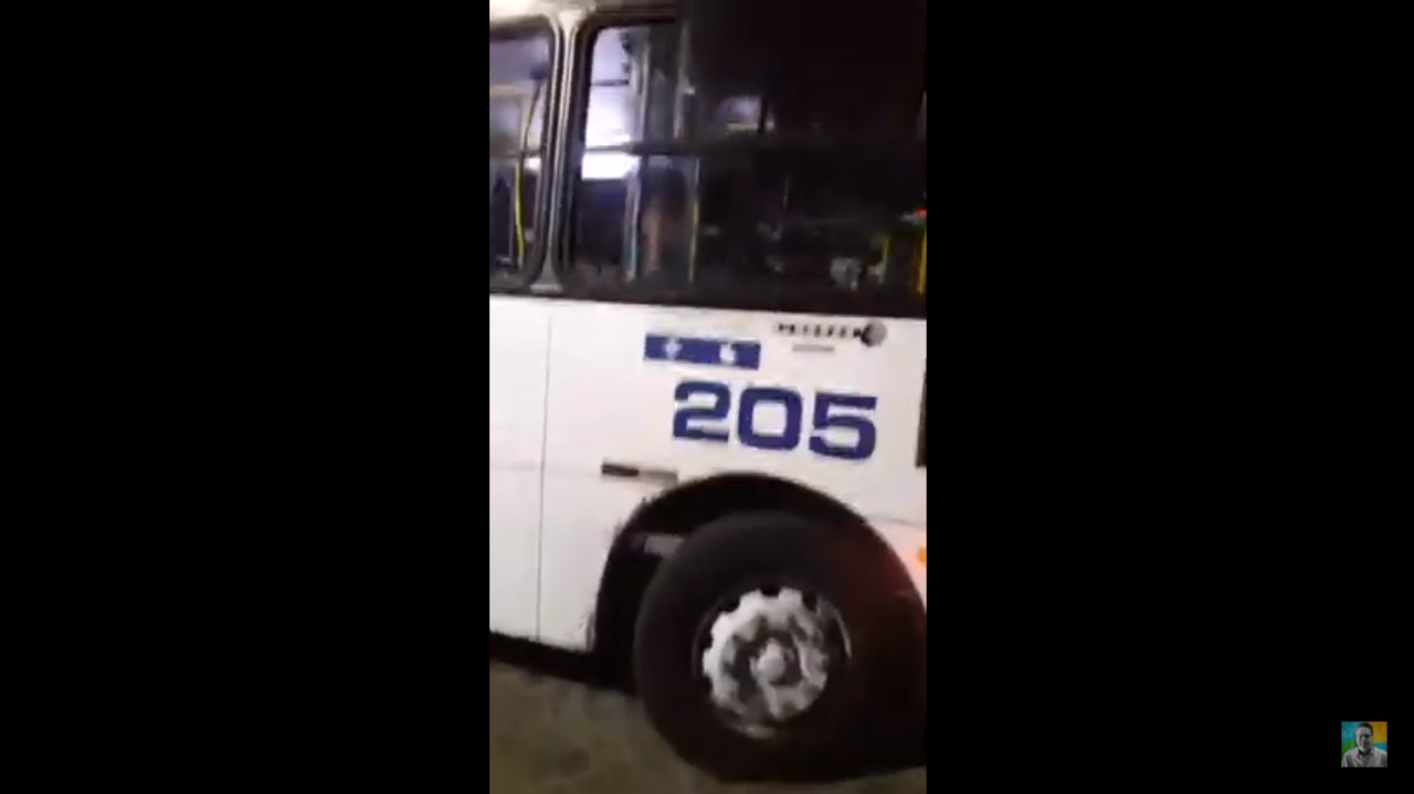VÍDEO: Passageiros escapam de acidente, mas são vítimas de assalto a caminho de Macaíba
