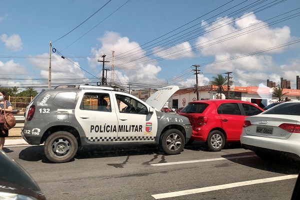 Engavetamento envolvendo seis veículos deixa trânsito lento na BR, em Natal