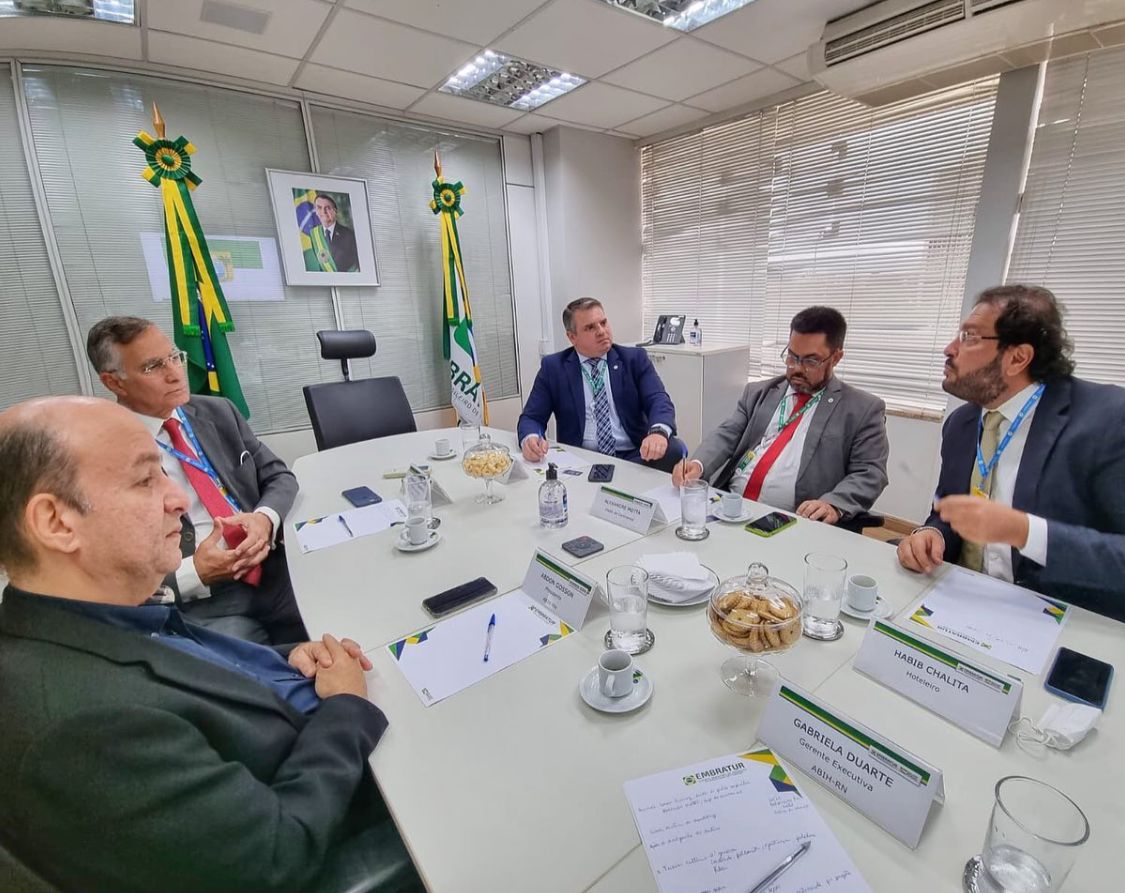 Presidente do SHRBS-RN discute ações para fortalecimento do turismo na Embratur