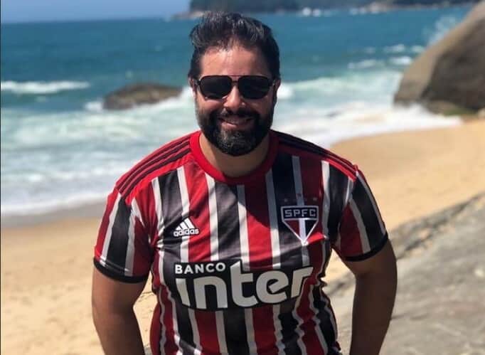 TRT apura conduta de juiz do trabalho que vestiu camisa do São Paulo em audiência e escreveu hino do time...