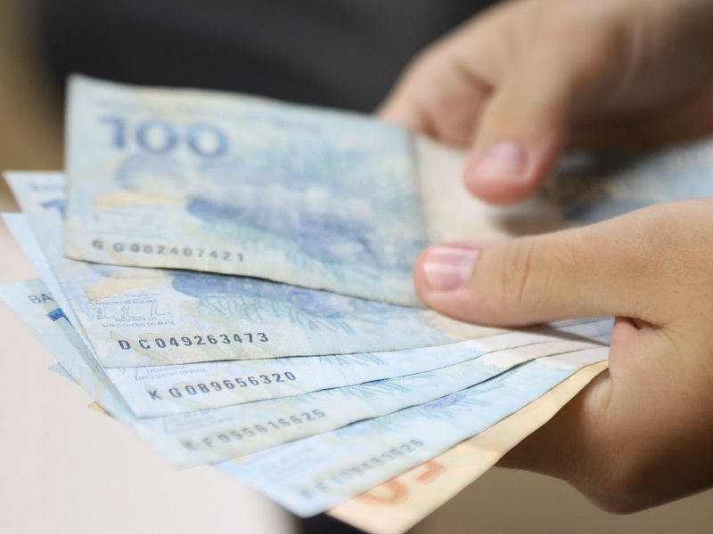 Governo inicia pagamento de novembro neste sábado (13)