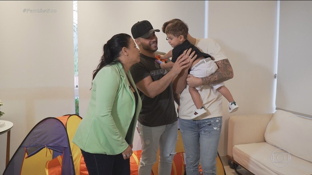 Mãe de Marília Mendonça diz que neto ainda não sabe da morte da cantora: 'Para ele, a mãe foi trabalhar'