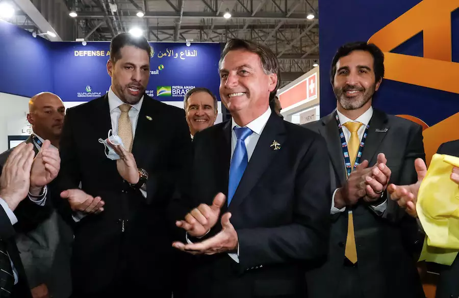 Bolsonaro é saudado aos gritos de ‘mito’ em churrascaria de Dubai