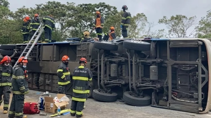 'Tentei salvar uma família, acabei com a minha', disse motorista de ônibus após acidente