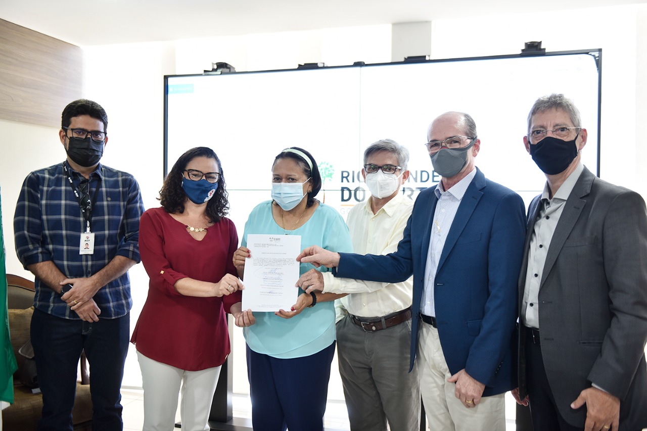 Governadora assina ordem de serviço para ampliação do Hospital Maria Alice Fernandes