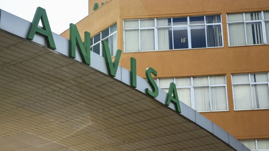 Anvisa diz que não foi consultada sobre aplicação de terceira dose em adultos