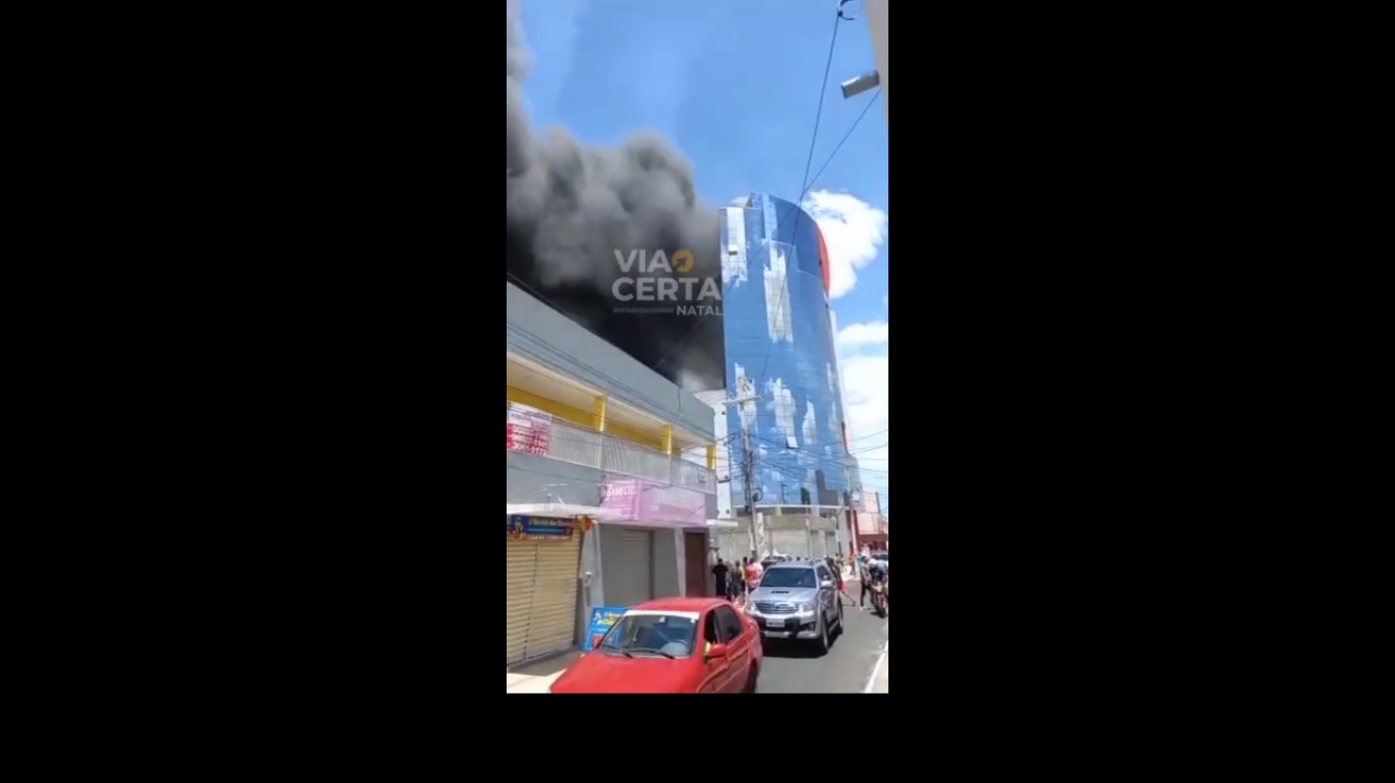 VÍDEO: Incêndio de grandes proporções atinge prédio em Mossoró
