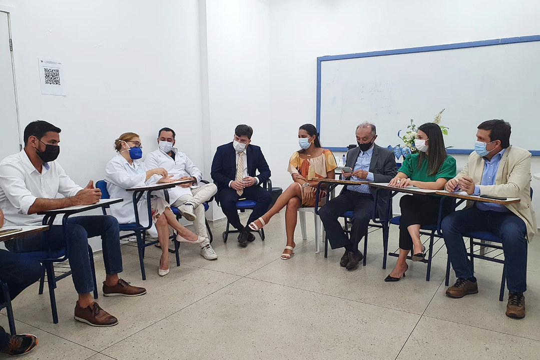 Deputados vão a hospital do RN e encontram equipamento quebrado há dois anos