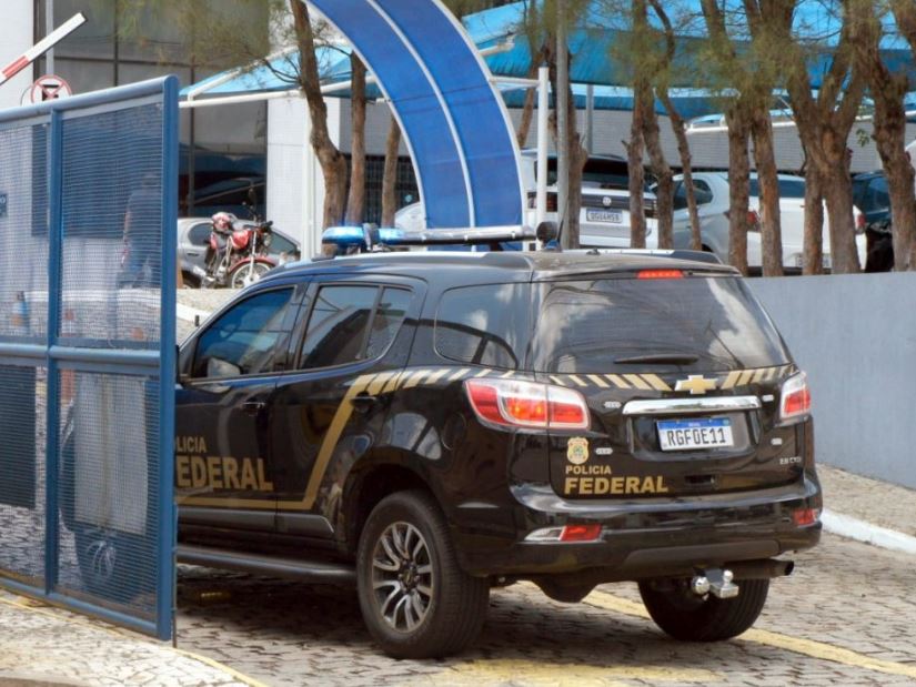 PF prende mulher acusada de traficar drogas dentro de aparelho de refrigeração em Natal
