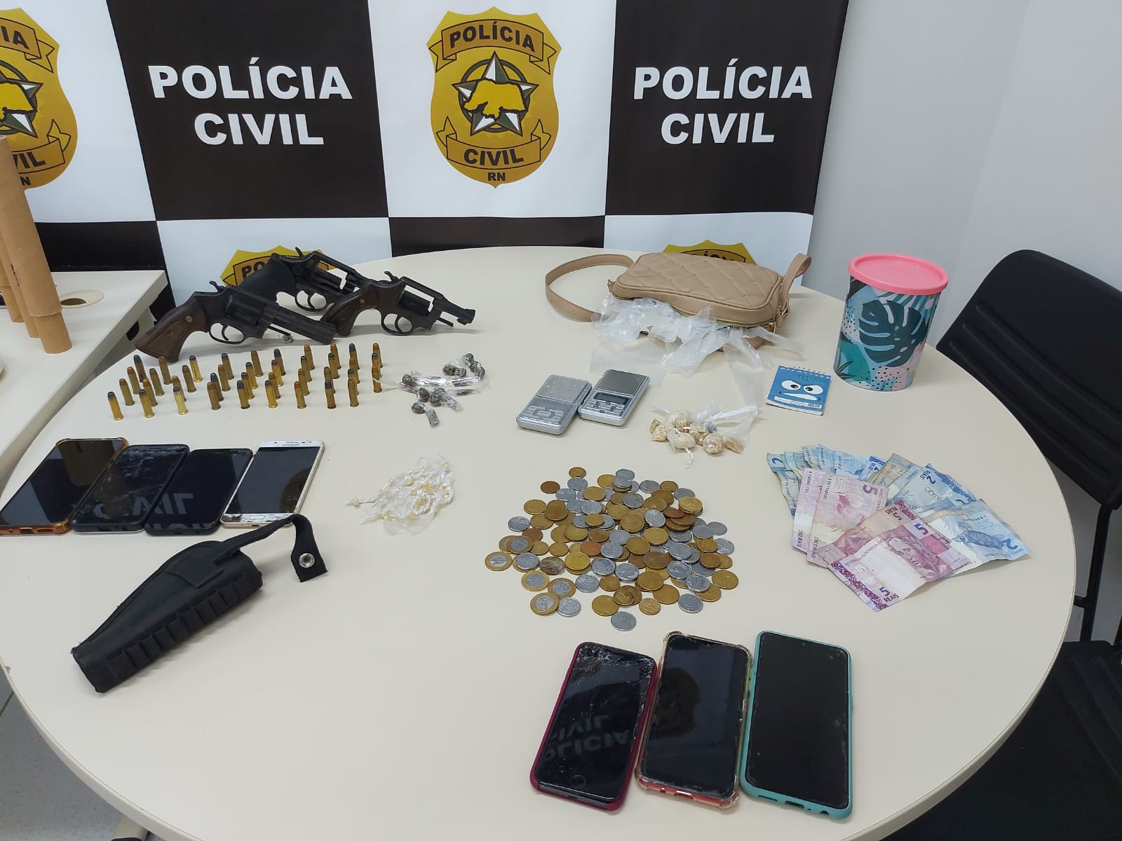 Polícia Civil deflagra operação contra tráfico de drogas em Natal