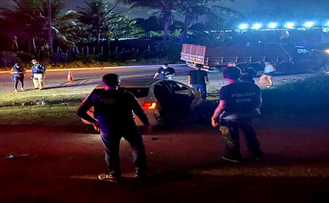 Assaltante morre durante fuga após bater em caminhão na BR-226