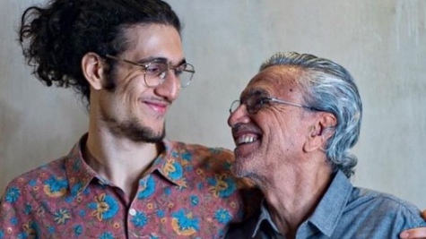 Caetano Veloso é vaiado no Grammy Latino ao ganhar prêmio