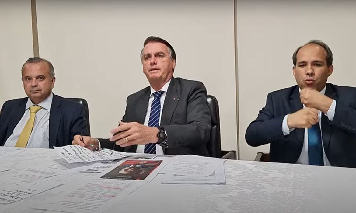 Investimentos em saneamento cresceram 10 vezes em um ano, diz Rogério Marinho em live com Bolsonaro